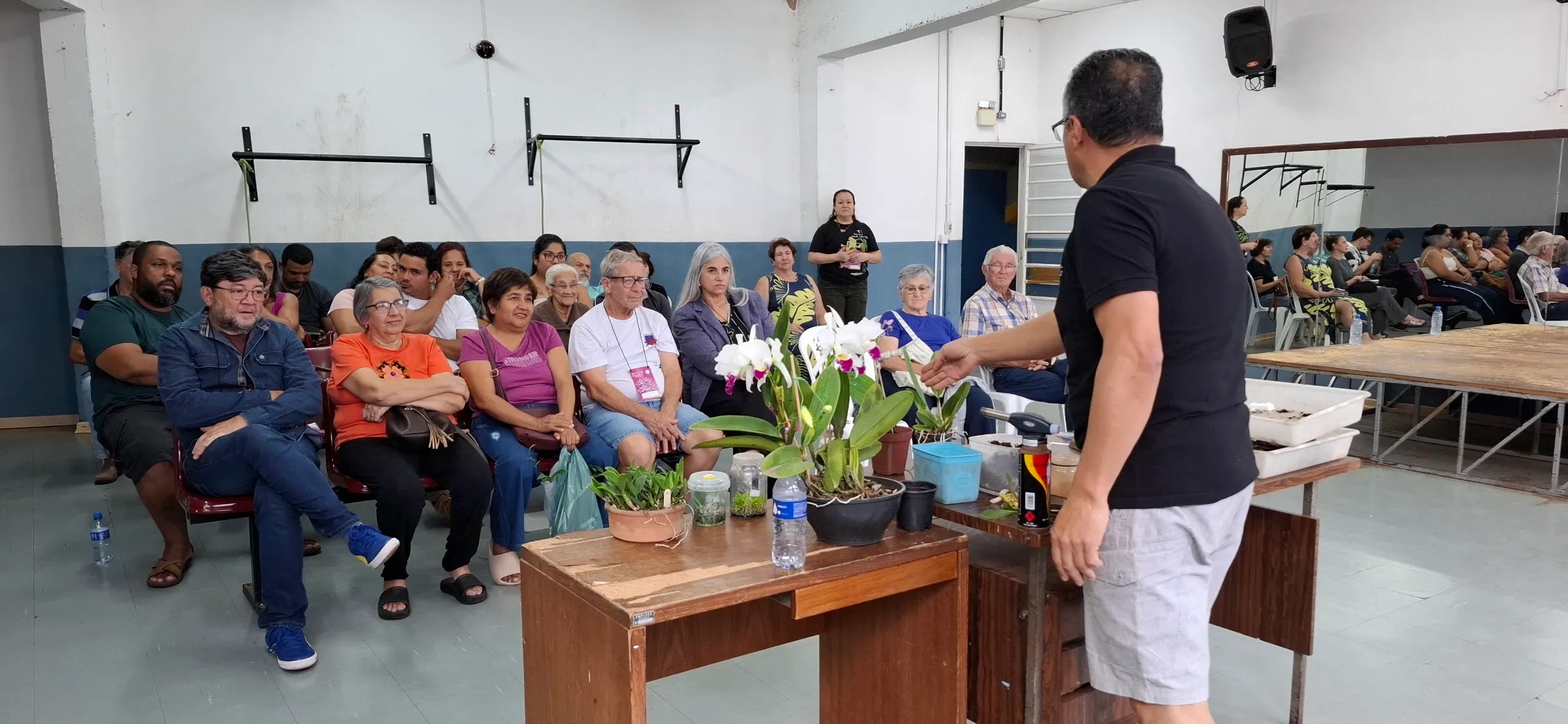 Palestra de cultivo de orquídeas do Círculo Orquidófilo Botucatuense (foto 1)